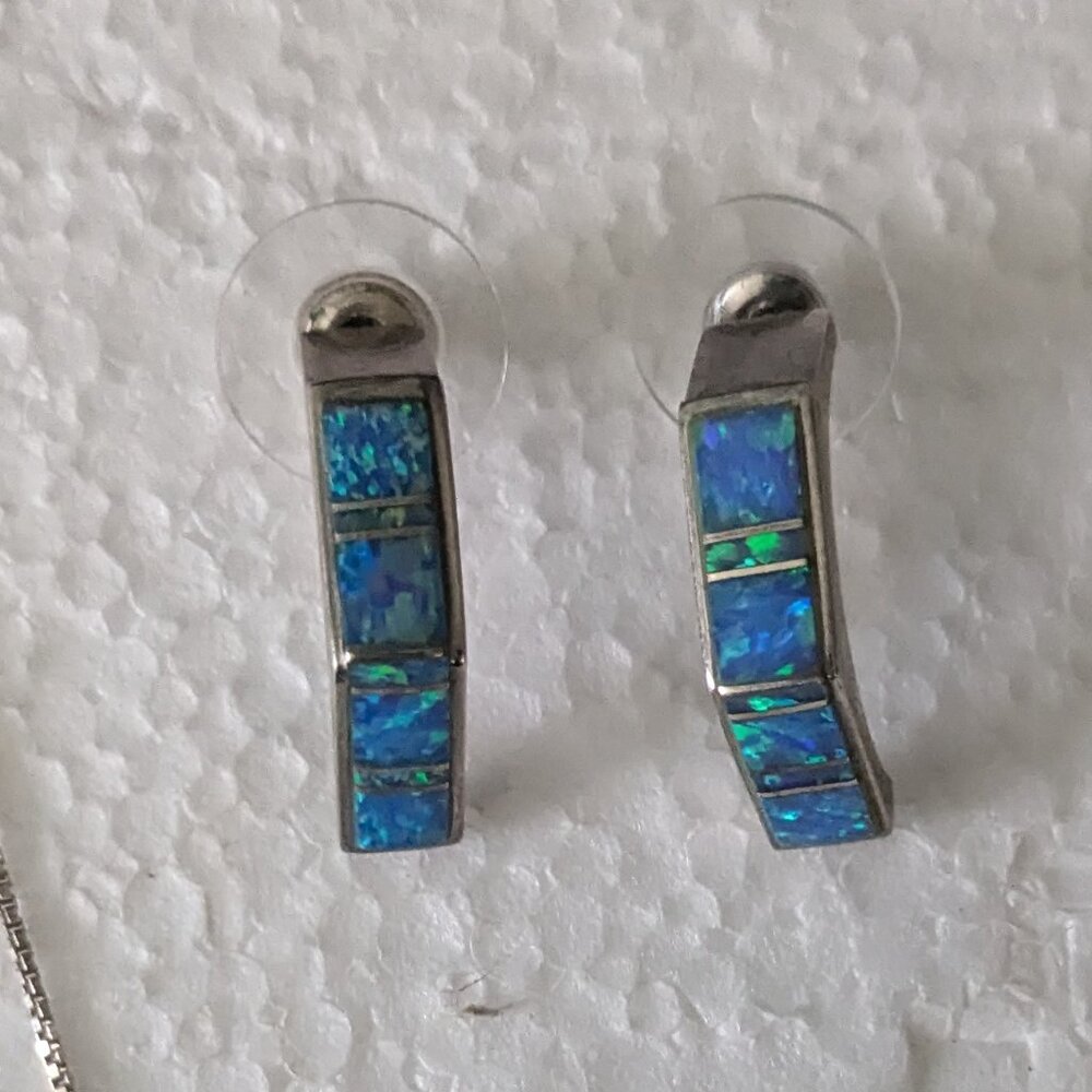 925 Sterling Silver Italy Opal Pendant Necklace & Pierced Earrings - Picture 4 of 6